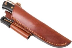 Casström Woodsman Knife Bog Oak, K720 Scandi Grind 10829 Avec Pierre à Feu 16 Casström Woodsman Knife Bog Oak, K720 Scandi Grind 10829 Avec Pierre à Feu -Couteaux Prestige Magasin CM10829 07 casstrom cm10829 07