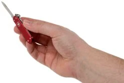 Victorinox Classic Alox Red 0.6221-20R4.KTE1 Knivesandtools Edition, Couteau Suisse -Couteaux Prestige Magasin VT0 6221 20R4 KTE1 06 victorinox