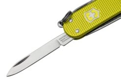 Victorinox Classic SD Alox Limited Edition 2023, 0.6221.L23 Electric Yellow, Couteau Suisse -Couteaux Prestige Magasin VT0 6221 L23 03 victorinox
