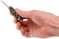 Victorinox Classic SD Camouflage 0.6223.94 Couteau Suisse -Couteaux Prestige Magasin VT0 6223 94 05 victorinox vt0 6223 94 05